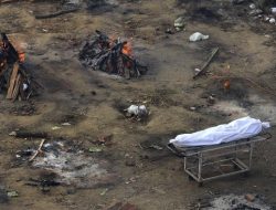 Mayat Bergelimpangan di India, Lapangan Parkir Jadi Tempat Kremasi