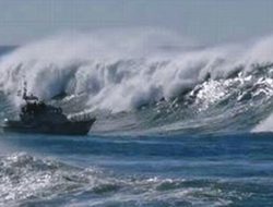 Gelombang 4 Meter Ancam Perairan Maluku, BMKG Minta Warga Waspada