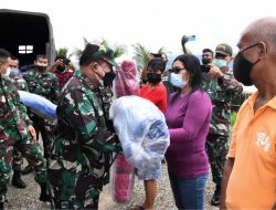 Pangdam Pattimura Serahkan Bantuan untuk Warga Terdampak Longsor