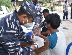 Lantamal IX Ambon Vaksinasi Covid-19 Nelayan Laha