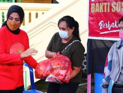 Istri Gubernur Maluku Bagikan Sembako dan Hand Sanitizer