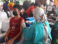 2001 Pelajar SMP dan SMA di Ambon Divaksinasi Covid-19