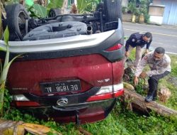 Mobil Terios Terbalik di Tulehu, Sopir dan Penumpang Kabur