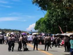 Warga Tawiri Blokir Jalan, 2 Penerbangan di Bandara Pattimura Tertunda