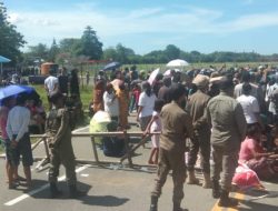 Walikota dan Ratusan Warga Terjebak Demo Tutup Akses Jalan Bandara Pattimura