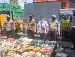 5 Hari Operasi di Pelabuhan Ambon, Polisi Sita 1.300 Liter Sopi