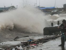 Gelombang Tinggi 6 Meter Ancam Perairan Maluku