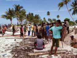 Astaga! Gelombang Tinggi Hantam TPU di Pulau Gorom Hanyutkan Mayat