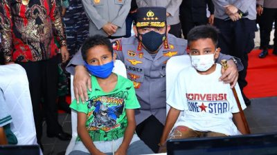 Tinjau Vaksinasi Anak di Ambon, Kapolri: Ade-ade Harus Berani Jangan Takut