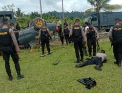 Mobil Terbalik di Desa Loki, Tiga Polisi Terluka