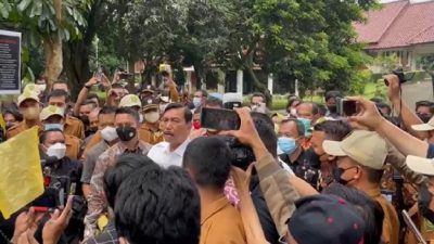 Temui Rektor UI Luhut Diadang Mahasiswa, Ini Isi Perdebatan