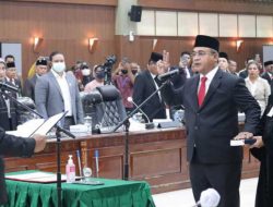 Johan Lewerissa Resmi Anggota DPRD Maluku