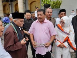 DPRD Maluku Serahkan Hewan Kurban ke Masjid Al Fatah