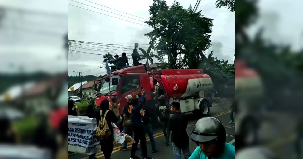 MAHASISWA TRUK