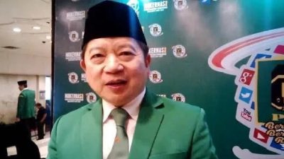 Suharso Monoarfa dan Amplop Kiai