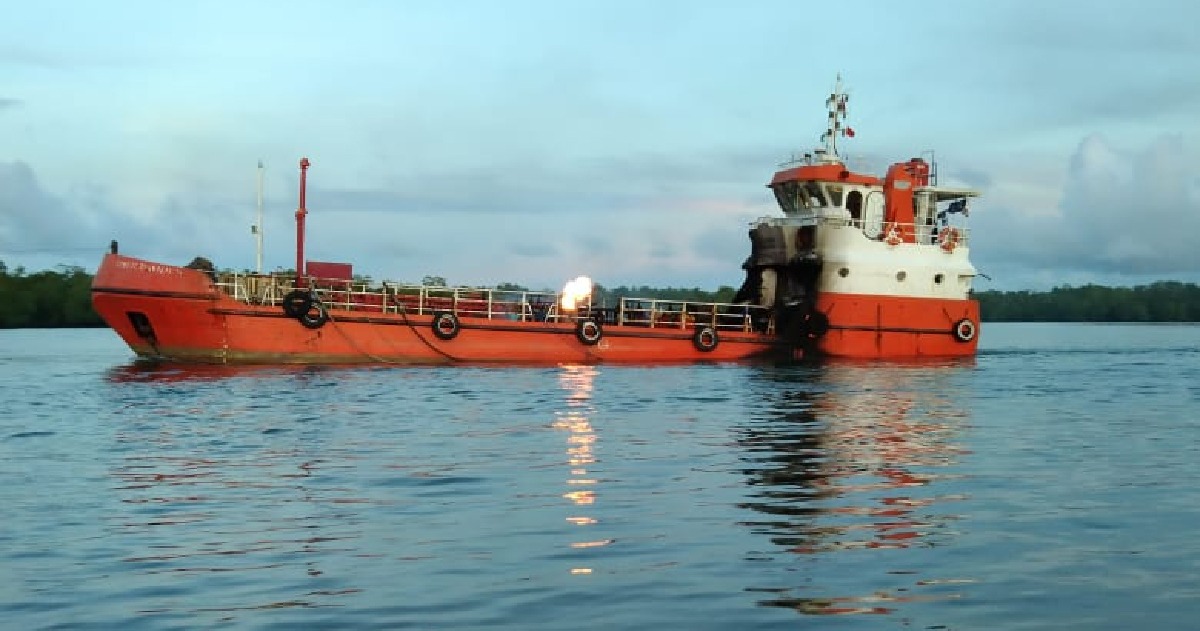 TANKER TERBAKAR