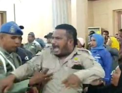 Pj Wali Kota Ambon Usir Pembuat Gaduh Rapat Bahas Lapak Terminal Mardika