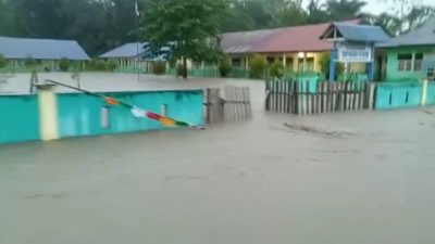 Banjir Terjang Buru, Ratusan Rumah & Sekolah Terendam