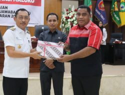 Wagub Serahkan Dokumen LKPJ Gubernur ke DPRD Maluku