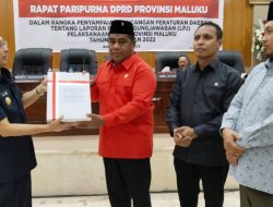 Wagub Serahkan Ranperda LPJ APBD 2022 ke DPRD Maluku