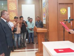 Penjabat Bupati Malteng Lantik Kepala Pemerintah Negeri Titawai & Waru