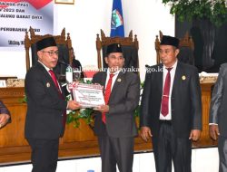 Pemda Serahkan Nota Keuangan & Ranperda Perubahan APBD ke DPRD MBD