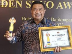 Bodewin & Ketum KONI Ambon Peroleh Golden Award SIWO PWI