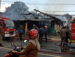 Kebakaran di Jalan Rijali, Bangunan Tempat Usaha Hangus Terbakar