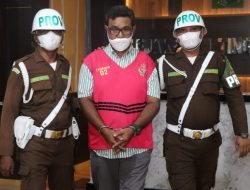 Tersangka Korupsi Aplikasi Simdes Buru Selatan Dipenjara