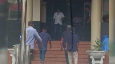 Eks Bupati Malra Diperiksa 9 Jam, Pemeriksaan Dilanjutkan Besok