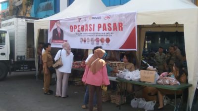 Kendalikan Inflasi, Pemkot Ambon Gelar Operasi Pasar