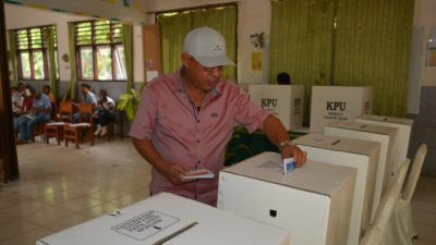 Pemilu 2024, Bupati-Wabup MBD Salurkan Hak Pilih