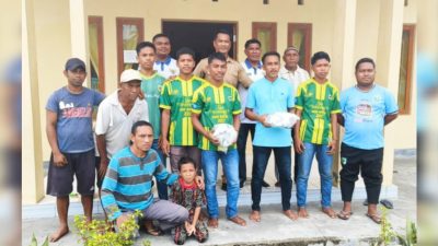 Dinas Pemuda & Olahraga Malteng Serahkan Bantuan ke Sekolah Sepakbola