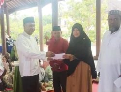 Pj Bupati Malteng Serahkan Bantuan ke Warga Miskin