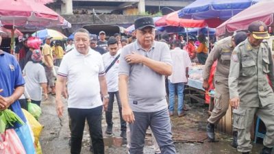 Tekan Inflasi, Pj Wali Kota Ambon Cek Harga Bahan Pokok di Pasar Mardika