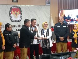 Bodewin-Elly, Paslon Pertama Mendaftar di KPU Kota Ambon