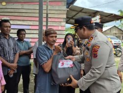 Jelang HUT Bhayangkara ke-79, Polres SBT Bagikan Bansos ke Warga