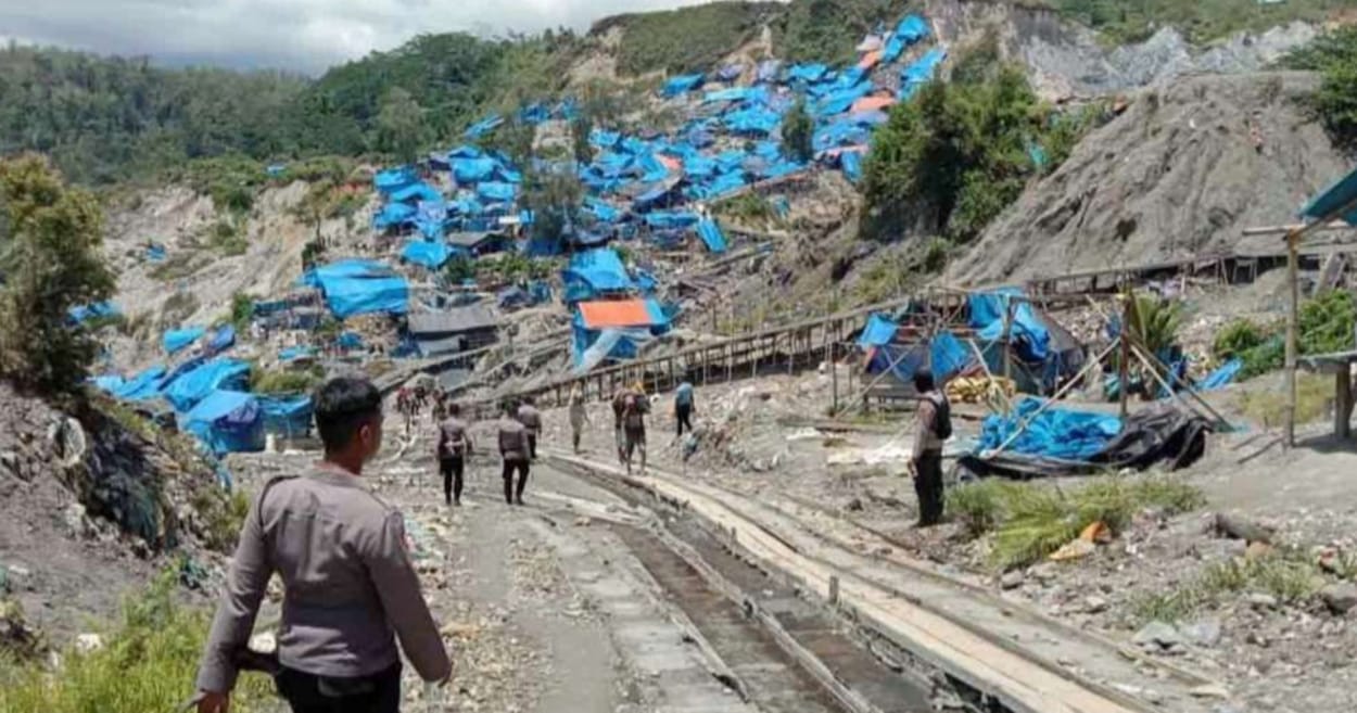 GUNUNG BOTAK