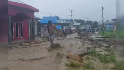 Banjir Bandang Terjang Dusun Laala SBB, Puluhan Rumah Warga Terendam