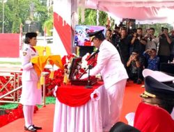 Perdana, Wagub Vanath Pimpin Upacara Penurunan Bendera HUT RI di Lapangan Merdeka Ambon