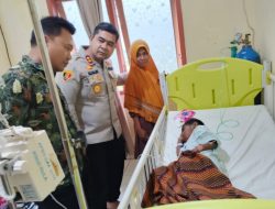 Sambangi Bocah Penderita Gizi Buruk, Kapolres SBT Serahkan Bantuan