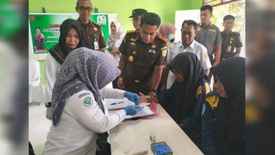 Jelang HUT ke-80 Kejaksaan RI, Kejari SBT Gelar Tes Golongan Darah dan Jaksa Masuk Sekolah