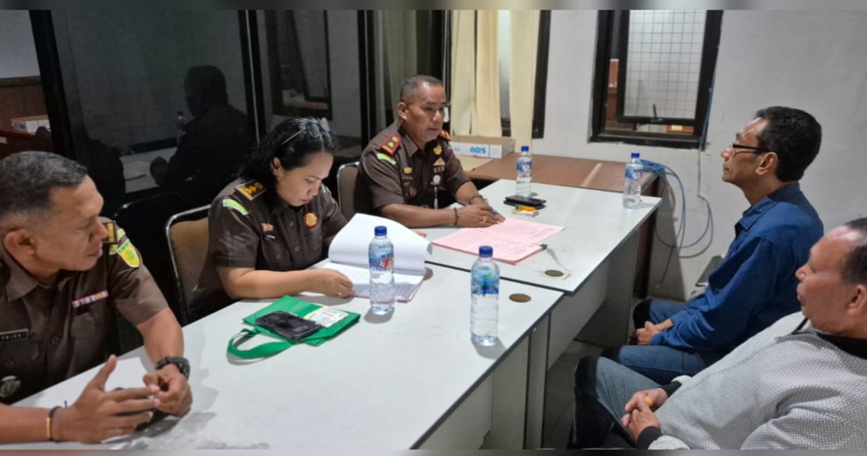 TERSANGKA KORUPSI