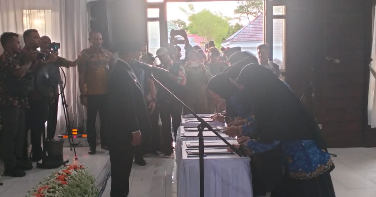 PEGAWAI HONORER 
