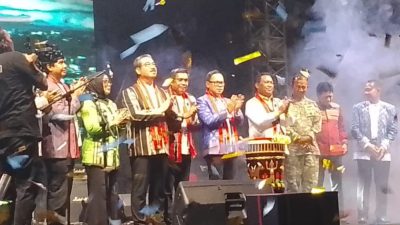 Wamendagri Buka Festival Benteng Nieuw Victoria 2025, Tampilkan Seni Budaya Nusantara