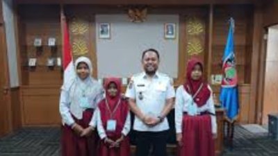 Peserta Lomba Olimpiade Sains Nasional Temui Wabup Malteng