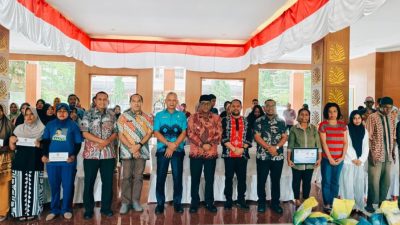 Bupati Malteng Salurkan 122 Paket Sembako & Bantuan Sosial