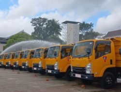 Wali Kota Ambon Resmikan Operasional 9 Truk Sampah