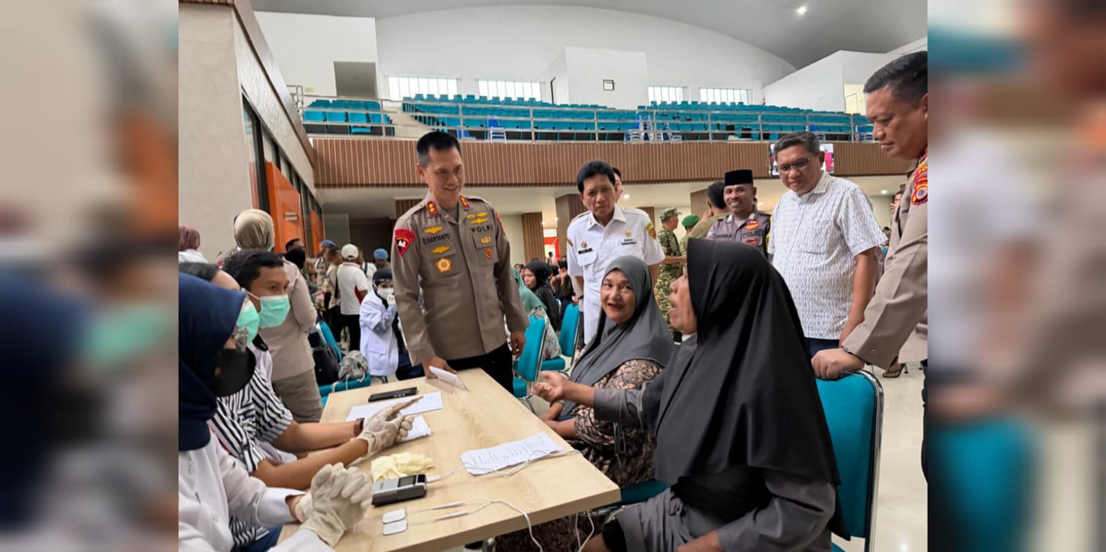 Ratusan Warga