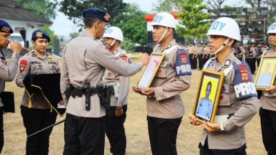 ANGGOTA BRIMOB